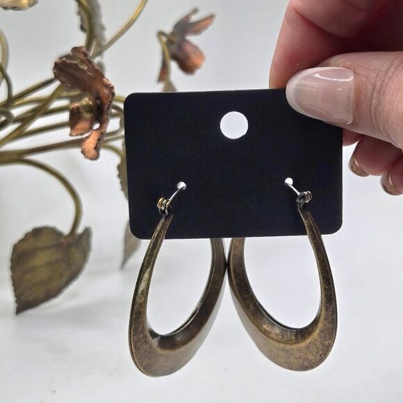 "5/$25" Brass Tone Distressed Lightweight Oblong Hoop Earrings - Picture 1 of 6